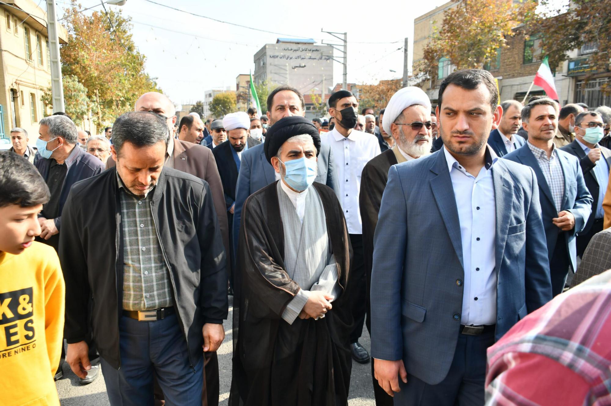 تصاویر| راهپیمایی مردم ارومیه در محکومیت حادثه تروریستی شیراز و اغتشاشات اخیر
